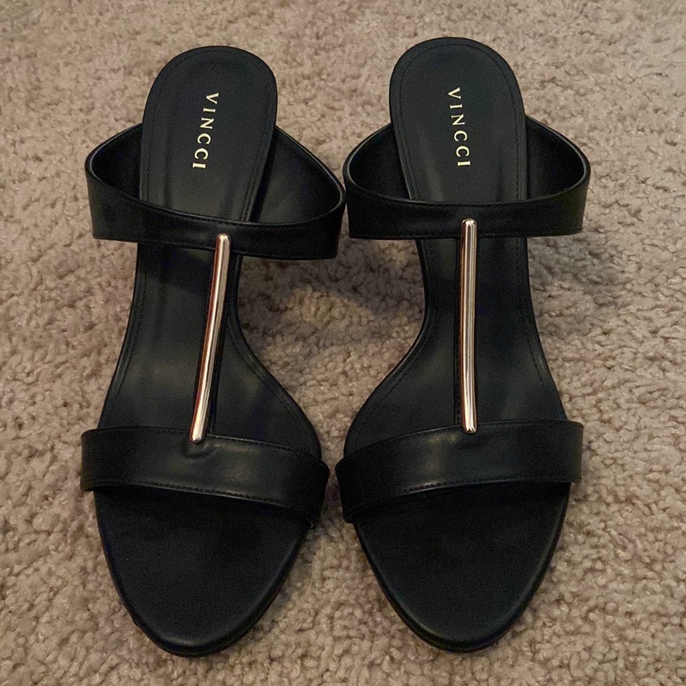 📸 NWOT Vincci Size 8 Faux Leather Heels with Gold Accent - Picture 2 of 5